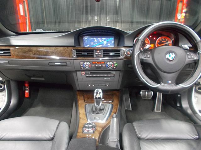 3シリーズ 335iカブリオレ Mスポーツパッケージ 7速ATツインターボ ディーラー整備車両 整備記録簿 電動オープン Mスポーツ18インチ&エアロ スペーサー 黒革シート 純正HDDナビ CD録音 DVD再生 クルーズコントロール プッシュスタート(16枚目)