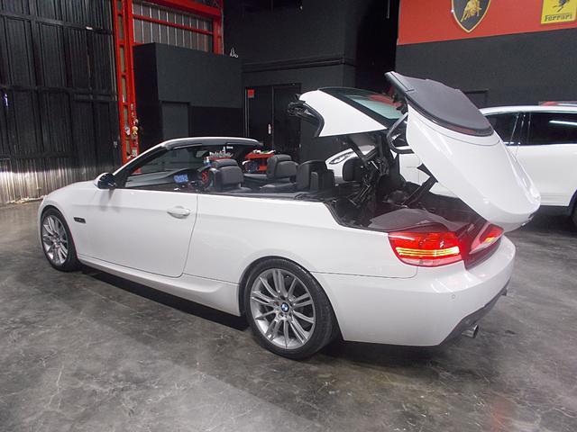 3シリーズ 335iカブリオレ Mスポーツパッケージ 7速ATツインターボ ディーラー整備車両 整備記録簿 電動オープン Mスポーツ18インチ&エアロ スペーサー 黒革シート 純正HDDナビ CD録音 DVD再生 クルーズコントロール プッシュスタート(19枚目)