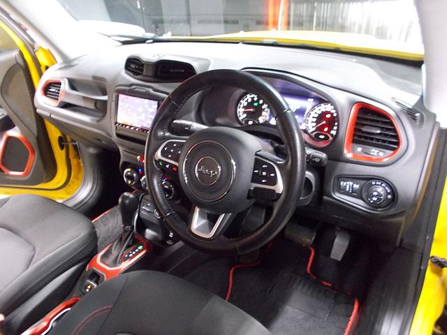 ジープ・レネゲード トレイルホーク ディーラー整備車両 整備記録簿 9速ATフルタイム4WD R6年ベルト交換歴 ウオーターポンプ&ガスケット交換歴 タイロッドエンドブーツ交換歴 レーンキープアシスト ナビ地デジBカメラ ドラレコ(13枚目)