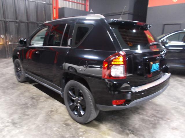 ジープ・コンパス アルティテュード スポーツ ディーラー整備車両 整備記録簿 純正17インチアルミ ミシュランタイヤ7分山 SDナビ 地デジフルセグテレビ サイドカメラ CD録音 DVD再生 ブルートゥース USB クルーズコントロール(8枚目)