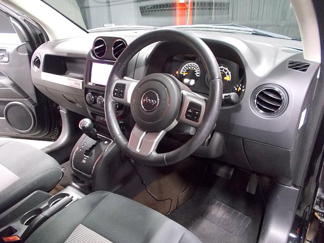 ジープ・コンパス アルティテュード スポーツ ディーラー整備車両 整備記録簿 純正17インチアルミ ミシュランタイヤ7分山 SDナビ 地デジフルセグテレビ サイドカメラ CD録音 DVD再生 ブルートゥース USB クルーズコントロール(11枚目)