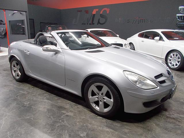 SLK SLK200コンプレッサー ディーラー整備車両 整備記録簿 電動オープン スーパーチャージャー 純正アルミ 黒革シート メーカー純正オプションナビ クルーズコントロール ネックウオーマーヒーター シートヒーター ETC(5枚目)
