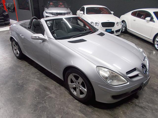SLK SLK200コンプレッサー ディーラー整備車両 整備記録簿 電動オープン スーパーチャージャー 純正アルミ 黒革シート メーカー純正オプションナビ クルーズコントロール ネックウオーマーヒーター シートヒーター ETC(11枚目)