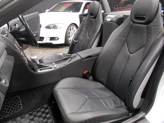 SLK SLK200コンプレッサー ディーラー整備車両 整備記録簿 電動オープン スーパーチャージャー 純正アルミ 黒革シート メーカー純正オプションナビ クルーズコントロール ネックウオーマーヒーター シートヒーター ETC(14枚目)