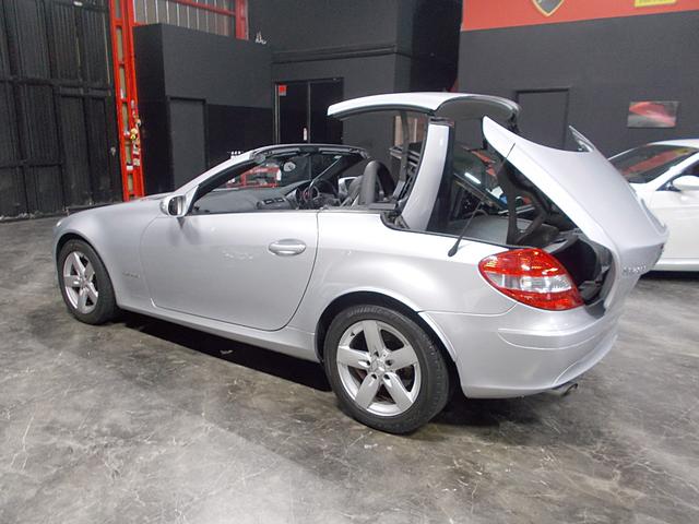 SLK SLK200コンプレッサー ディーラー整備車両 整備記録簿 電動オープン スーパーチャージャー 純正アルミ 黒革シート メーカー純正オプションナビ クルーズコントロール ネックウオーマーヒーター シートヒーター ETC(18枚目)