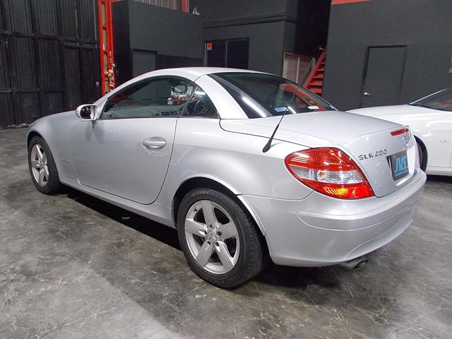 SLK SLK200コンプレッサー ディーラー整備車両 整備記録簿 電動オープン スーパーチャージャー 純正アルミ 黒革シート メーカー純正オプションナビ クルーズコントロール ネックウオーマーヒーター シートヒーター ETC(25枚目)