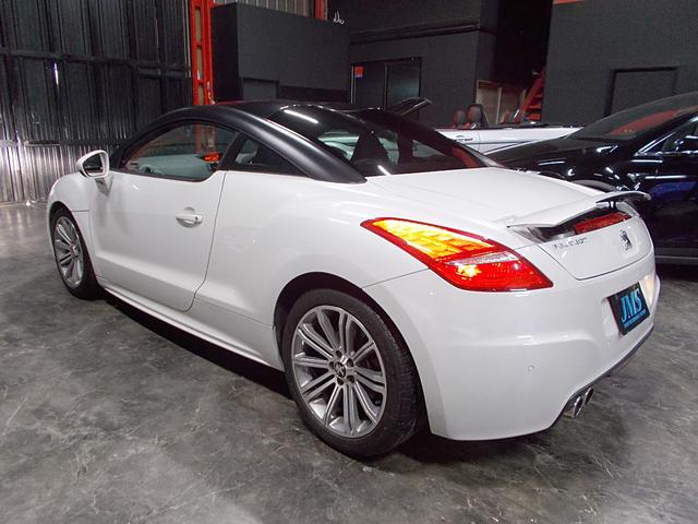 ＲＣＺ ベースグレード　インテグラルレザーパッケージ　キセノンヘッドライト　黒革シート　１８インチアルミ　ＳＤナビ　地デジフルセグテレビ　ＣＤ録音　ＤＶＤ再生　ブルートゥース　ＵＳＢ　ＥＴＣ　スペアキー　クルーズコントロール（8枚目）