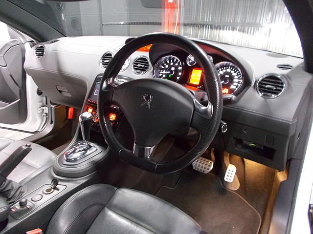 ＲＣＺ ベースグレード　インテグラルレザーパッケージ　キセノンヘッドライト　黒革シート　１８インチアルミ　ＳＤナビ　地デジフルセグテレビ　ＣＤ録音　ＤＶＤ再生　ブルートゥース　ＵＳＢ　ＥＴＣ　スペアキー　クルーズコントロール（12枚目）