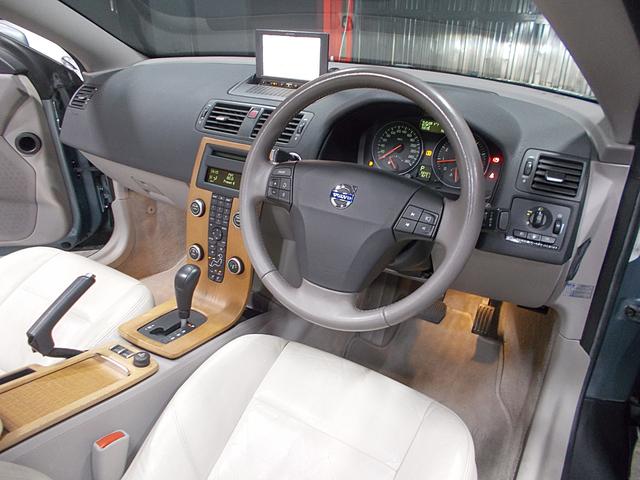 Ｃ７０ ベースグレード　ディーラー整備車両　整備記録簿　電動オープン　キセノンヘッドライト　１７インチ　革シート　ＨＤＤナビ　ＣＤ録音　ＤＶＤ再生　バックカメラ　３６０°ドライブレコーダー　ＥＴＣ　スペアキー（12枚目）