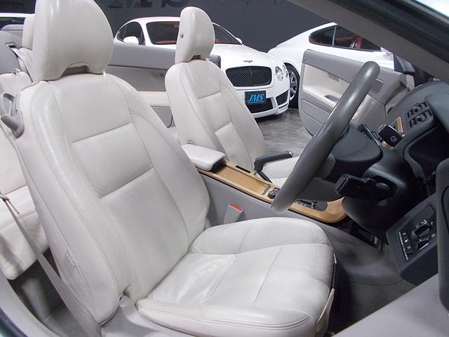 Ｃ７０ ベースグレード　ディーラー整備車両　整備記録簿　電動オープン　キセノンヘッドライト　１７インチ　革シート　ＨＤＤナビ　ＣＤ録音　ＤＶＤ再生　バックカメラ　３６０°ドライブレコーダー　ＥＴＣ　スペアキー（13枚目）