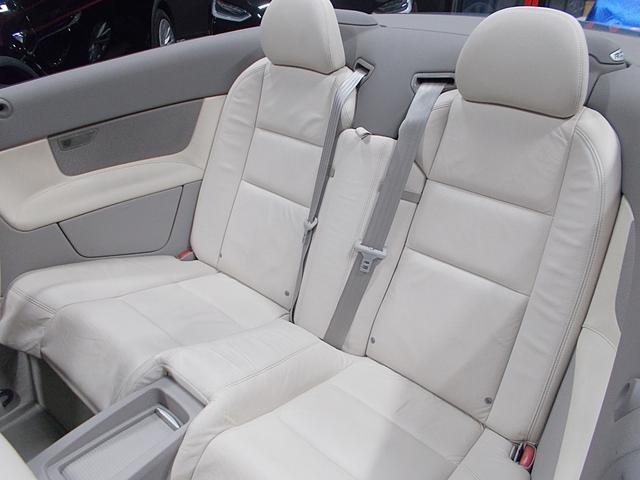 Ｃ７０ ベースグレード　ディーラー整備車両　整備記録簿　電動オープン　キセノンヘッドライト　１７インチ　革シート　ＨＤＤナビ　ＣＤ録音　ＤＶＤ再生　バックカメラ　３６０°ドライブレコーダー　ＥＴＣ　スペアキー（15枚目）