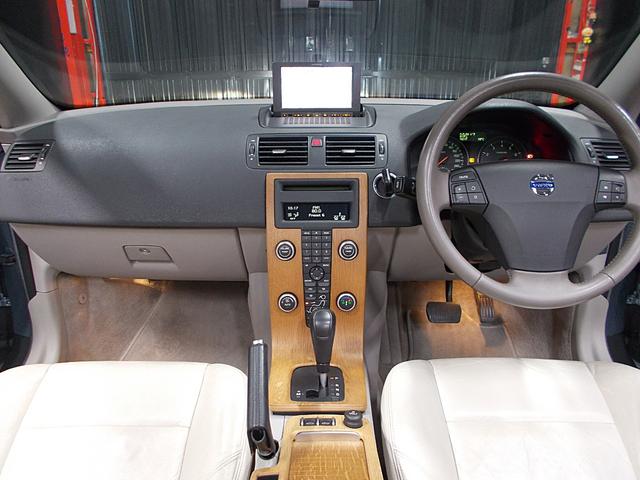 Ｃ７０ ベースグレード　ディーラー整備車両　整備記録簿　電動オープン　キセノンヘッドライト　１７インチ　革シート　ＨＤＤナビ　ＣＤ録音　ＤＶＤ再生　バックカメラ　３６０°ドライブレコーダー　ＥＴＣ　スペアキー（16枚目）