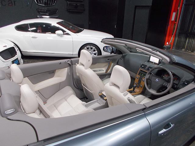 Ｃ７０ ベースグレード　ディーラー整備車両　整備記録簿　電動オープン　キセノンヘッドライト　１７インチ　革シート　ＨＤＤナビ　ＣＤ録音　ＤＶＤ再生　バックカメラ　３６０°ドライブレコーダー　ＥＴＣ　スペアキー（18枚目）