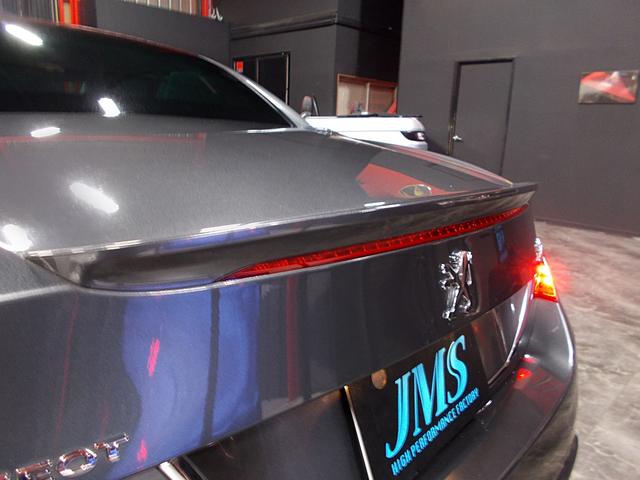 トランクスポイラー