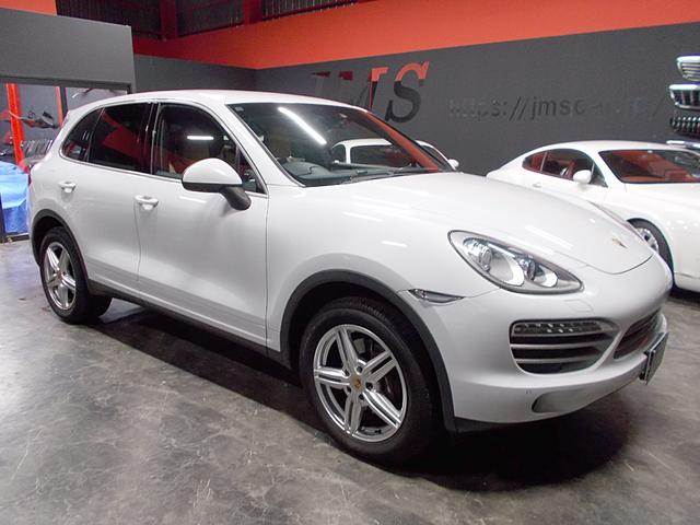 カイエン プラチナエディション 特別仕様車 ディーラー整備車両 整備記録簿 フルタイム4WD 専用シート SDナビ地デジBカメラ CD録音DVD再生ブルートゥース ドライブレコーダー ETC スペアキー クルーズコントロール(5枚目)