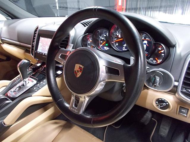 カイエン プラチナエディション 特別仕様車 ディーラー整備車両 整備記録簿 フルタイム4WD 専用シート SDナビ地デジBカメラ CD録音DVD再生ブルートゥース ドライブレコーダー ETC スペアキー クルーズコントロール(22枚目)