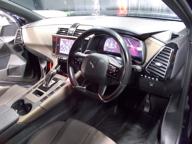 ＤＳ７クロスバック ソーシック　オプションカラーブルーアンクル　ディーゼルターボ　衝突軽減ブレーキ　レーンキープ　アクティブクルコン　ワイヤレス充電　ナビ地デジ１８０°カメラ　ブルートゥース　ＵＳＢ　スペアキー　１８インチアルミ（12枚目）