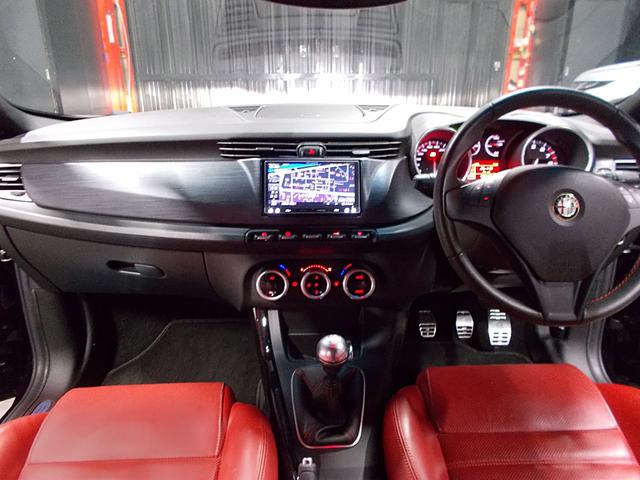 ジュリエッタ クアドリフォリオ ヴェルデ ディーラー整備車両整備記録簿10枚 6速マニュアルターボ 赤革シート SDナビ 地デジフルセグテレビ CD録音 DVD再生 ブルートゥース レッドキャリパーブレンボ ETC(16枚目)