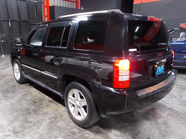 ジープ・パトリオット リミテッド ディーラー整備車両 整備記録簿 フルタイム4WD 黒革シート クルーズコントロール HDDナビ 地デジフルセグテレビ CD録音 DVD再生 USB スペアキー ETC 社外16インチアルミ(8枚目)
