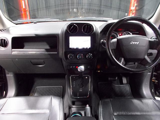 ジープ・パトリオット リミテッド ディーラー整備車両 整備記録簿 フルタイム4WD 黒革シート クルーズコントロール HDDナビ 地デジフルセグテレビ CD録音 DVD再生 USB スペアキー ETC 社外16インチアルミ(16枚目)
