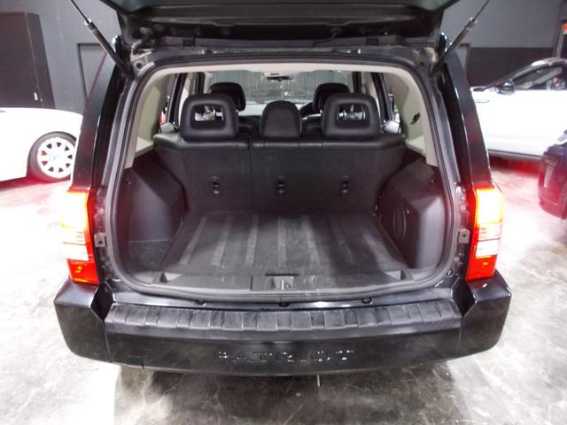 ジープ・パトリオット リミテッド ディーラー整備車両 整備記録簿 フルタイム4WD 黒革シート クルーズコントロール HDDナビ 地デジフルセグテレビ CD録音 DVD再生 USB スペアキー ETC 社外16インチアルミ(17枚目)