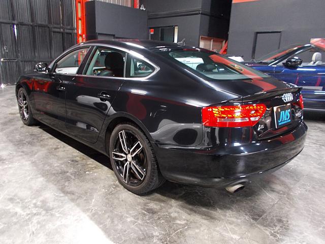 A5スポーツバック 2.0TFSIクワトロ ディーラー整備車両 整備記録簿 社外18インチアルミ 黒革シート 純正HDDナビ地デジBカメラ CD録音DVD再生ブルートゥース 前後ドライブレコーダー ETC パドルシフト 7速ATターボエンジン(8枚目)