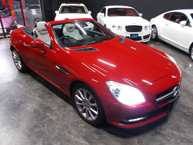 SLK SLK200ブルーエフィシェンシー スポーツ 2012年モデル正規ディーラー車 電動オープン 7速ATターボ キセノンヘッドライト 革シート 純正17インチ 純正HDDナビ 地デジフルセグテレビ CD録音 DVD再生 ブルートゥース キーレスゴー(11枚目)