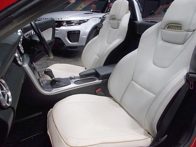 SLK SLK200ブルーエフィシェンシー スポーツ 2012年モデル正規ディーラー車 電動オープン 7速ATターボ キセノンヘッドライト 革シート 純正17インチ 純正HDDナビ 地デジフルセグテレビ CD録音 DVD再生 ブルートゥース キーレスゴー(14枚目)