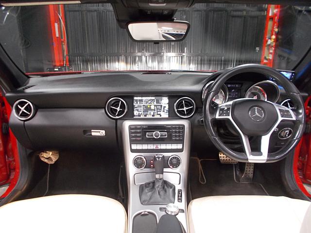 SLK SLK200ブルーエフィシェンシー スポーツ 2012年モデル正規ディーラー車 電動オープン 7速ATターボ キセノンヘッドライト 革シート 純正17インチ 純正HDDナビ 地デジフルセグテレビ CD録音 DVD再生 ブルートゥース キーレスゴー(15枚目)