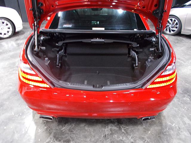 SLK SLK200ブルーエフィシェンシー スポーツ 2012年モデル正規ディーラー車 電動オープン 7速ATターボ キセノンヘッドライト 革シート 純正17インチ 純正HDDナビ 地デジフルセグテレビ CD録音 DVD再生 ブルートゥース キーレスゴー(20枚目)