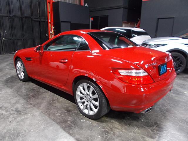 SLK SLK200ブルーエフィシェンシー スポーツ 2012年モデル正規ディーラー車 電動オープン 7速ATターボ キセノンヘッドライト 革シート 純正17インチ 純正HDDナビ 地デジフルセグテレビ CD録音 DVD再生 ブルートゥース キーレスゴー(26枚目)