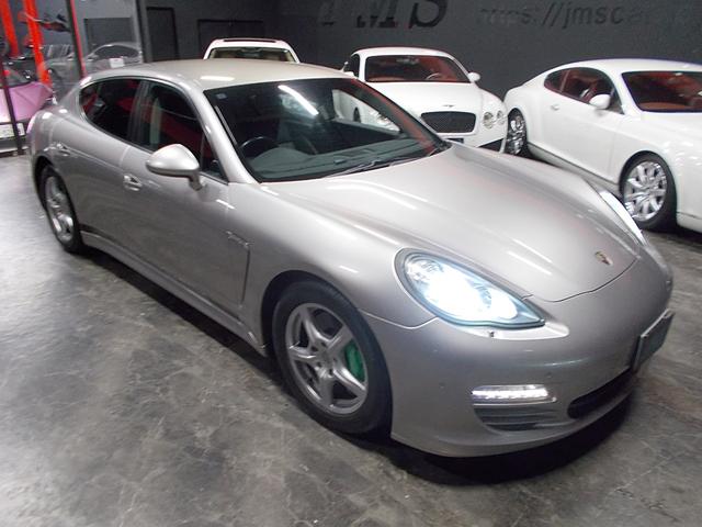 パナメーラ ４　２０１１年モデル正規ディーラー車　フルタイム４ＷＤ　キセノンヘッドライト　純正１８インチ　黒革シート　ＨＤＤナビ　地デジフルセグテレビ　バックカメラ　ＣＤ録音　ＤＶＤ再生　ブルートゥース　ドラレコ（11枚目）