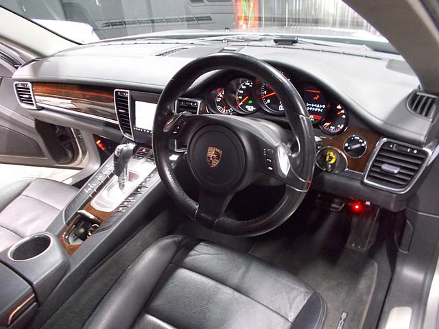 パナメーラ ４　２０１１年モデル正規ディーラー車　フルタイム４ＷＤ　キセノンヘッドライト　純正１８インチ　黒革シート　ＨＤＤナビ　地デジフルセグテレビ　バックカメラ　ＣＤ録音　ＤＶＤ再生　ブルートゥース　ドラレコ（13枚目）