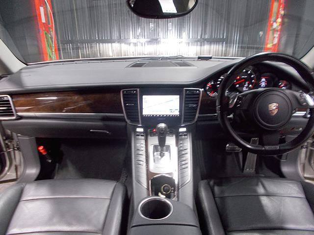 パナメーラ ４　２０１１年モデル正規ディーラー車　フルタイム４ＷＤ　キセノンヘッドライト　純正１８インチ　黒革シート　ＨＤＤナビ　地デジフルセグテレビ　バックカメラ　ＣＤ録音　ＤＶＤ再生　ブルートゥース　ドラレコ（17枚目）
