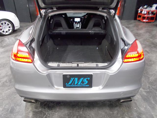 パナメーラ ４　２０１１年モデル正規ディーラー車　フルタイム４ＷＤ　キセノンヘッドライト　純正１８インチ　黒革シート　ＨＤＤナビ　地デジフルセグテレビ　バックカメラ　ＣＤ録音　ＤＶＤ再生　ブルートゥース　ドラレコ（18枚目）