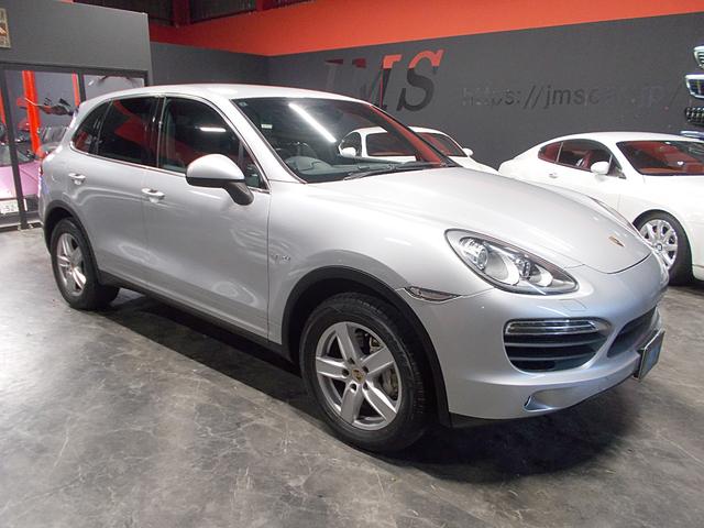 カイエン S ハイブリッド 8速ATスーパーチャージャー+モーターハイブリッド 正規ディーラー車 フルタイム4WD 黒革シート SDナビ地デジBカメラ CD録音DVD再生ブルートゥース ドラレコ ETC クルーズコントロール(5枚目)