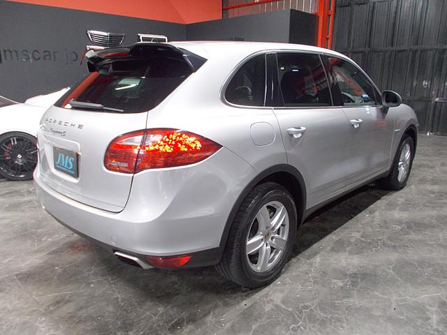 カイエン S ハイブリッド 8速ATスーパーチャージャー+モーターハイブリッド 正規ディーラー車 フルタイム4WD 黒革シート SDナビ地デジBカメラ CD録音DVD再生ブルートゥース ドラレコ ETC クルーズコントロール(6枚目)