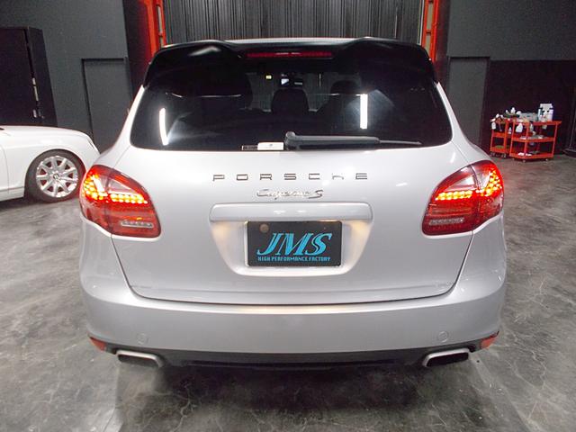 カイエン S ハイブリッド 8速ATスーパーチャージャー+モーターハイブリッド 正規ディーラー車 フルタイム4WD 黒革シート SDナビ地デジBカメラ CD録音DVD再生ブルートゥース ドラレコ ETC クルーズコントロール(7枚目)