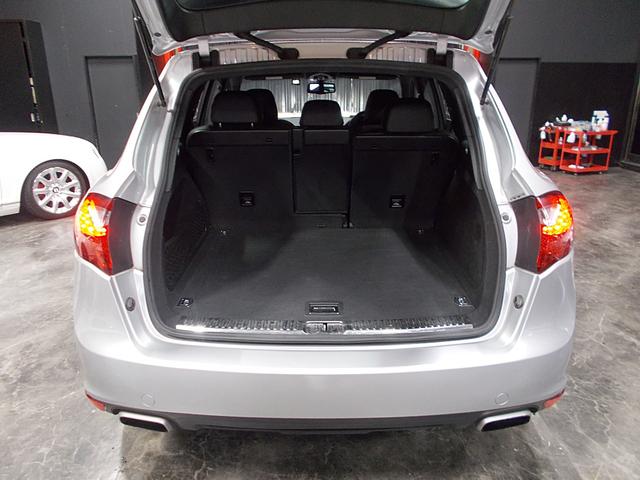 カイエン S ハイブリッド 8速ATスーパーチャージャー+モーターハイブリッド 正規ディーラー車 フルタイム4WD 黒革シート SDナビ地デジBカメラ CD録音DVD再生ブルートゥース ドラレコ ETC クルーズコントロール(17枚目)