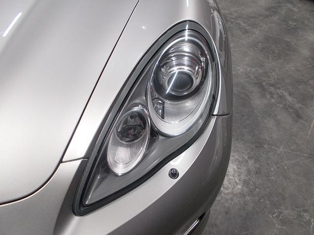 キセノンヘッドライト　アクティブヘッドライト　オートライト　ヘッドライトウオッシャー　ＭＡＫ１８インチアルミ　ミシュランタイヤ８分山　アイドリングストップ　前後コーナーセンサー