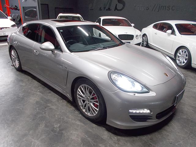 外装に目立つ傷やへこみなくきれいなお車です！