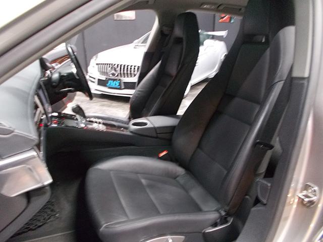 黒革シート状態に目立つダメージなくきれいです！メモリー電動シート！シートヒーター！