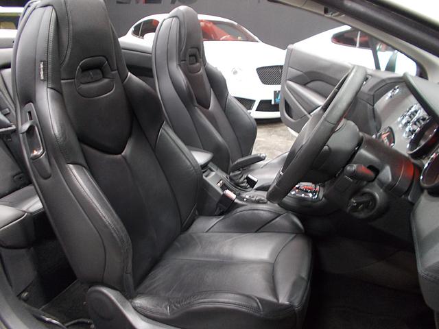 ３０８ ＣＣ　グリフ　ディーラー整備車両　整備記録簿　インテグラルレザーパッケージ　電動オープン　ＨＤＤナビ　ＣＤ録音　ＤＶＤ再生　ブルートゥース　ＵＳＢ　クルーズコントロール　ＥＴＣ　スペアキー　パークアシスト（13枚目）