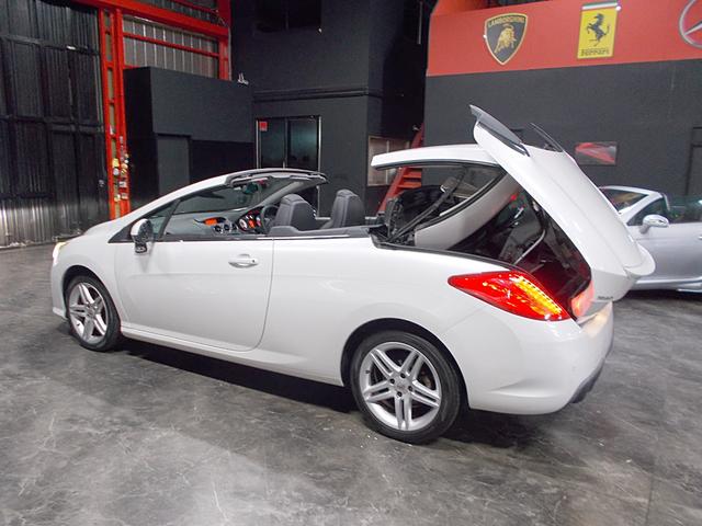 ３０８ ＣＣ　グリフ　ディーラー整備車両　整備記録簿　インテグラルレザーパッケージ　電動オープン　ＨＤＤナビ　ＣＤ録音　ＤＶＤ再生　ブルートゥース　ＵＳＢ　クルーズコントロール　ＥＴＣ　スペアキー　パークアシスト（19枚目）