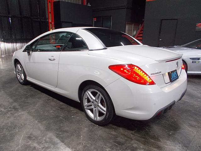 ３０８ ＣＣ　グリフ　ディーラー整備車両　整備記録簿　インテグラルレザーパッケージ　電動オープン　ＨＤＤナビ　ＣＤ録音　ＤＶＤ再生　ブルートゥース　ＵＳＢ　クルーズコントロール　ＥＴＣ　スペアキー　パークアシスト（26枚目）