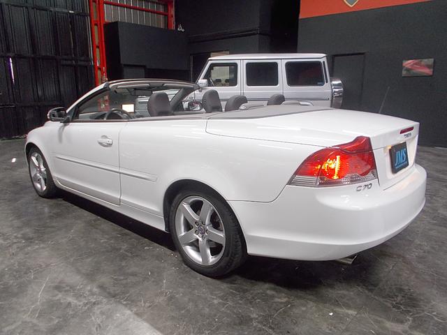 Ｃ７０ Ｔ－５　左ハンドル　Ｔ５ターボ　ディーラー整備車両　整備記録簿　電動オープン　ベルト＆テンショナー交換歴　アイドラプーリー交換歴　キセノン　黒革シート　ＨＤＤナビ　ＣＤ録音　ＥＴＣ　純正１７インチアルミ（8枚目）