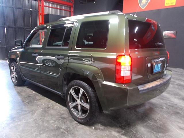 ジープ・パトリオット リミテッド　ディーラー整備車両　整備記録簿　フルタイム４ＷＤ　ガラスサンルーフ　ＲＯＺＥＳＴ１７インチ　コンビ革シート　ＨＤＤナビ　地デジフルセグ　デジタルインナーミラーＢカメラ　Ｓカメラ　クルーズコントロール（8枚目）