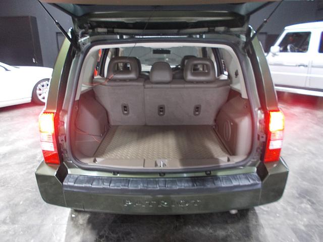 ジープ・パトリオット リミテッド　ディーラー整備車両　整備記録簿　フルタイム４ＷＤ　ガラスサンルーフ　ＲＯＺＥＳＴ１７インチ　コンビ革シート　ＨＤＤナビ　地デジフルセグ　デジタルインナーミラーＢカメラ　Ｓカメラ　クルーズコントロール（17枚目）