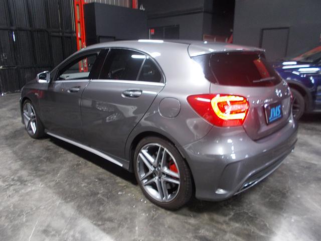 ＡＭＧ４５フルタイム４ＷＤ　０−１００加速４．６秒　ＡＭＧパフォーマンスエグゾーストシステム　ＡＭＧ強化ブレーキ　ＡＭＧスポーツサスペンション