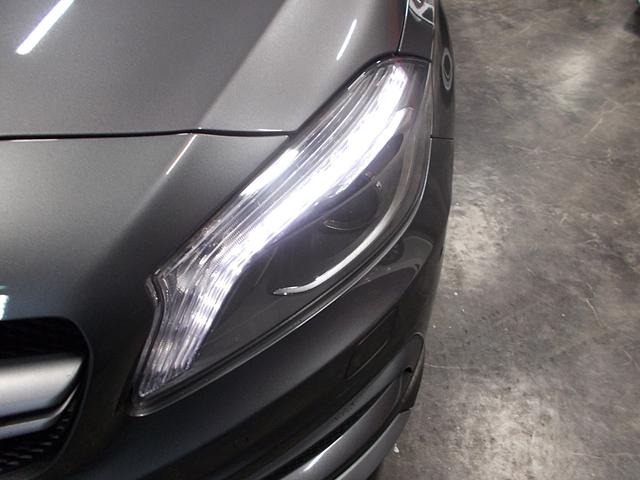 キセノンヘッドライト　アダプティブヘッドライト　オートライト　ヘッドライトウオッシャー　ＡＭＧ１８インチアルミ　レッドキャリパー　前後コーナーセンサー　アイドリングストップ　ドアミラーウインカー